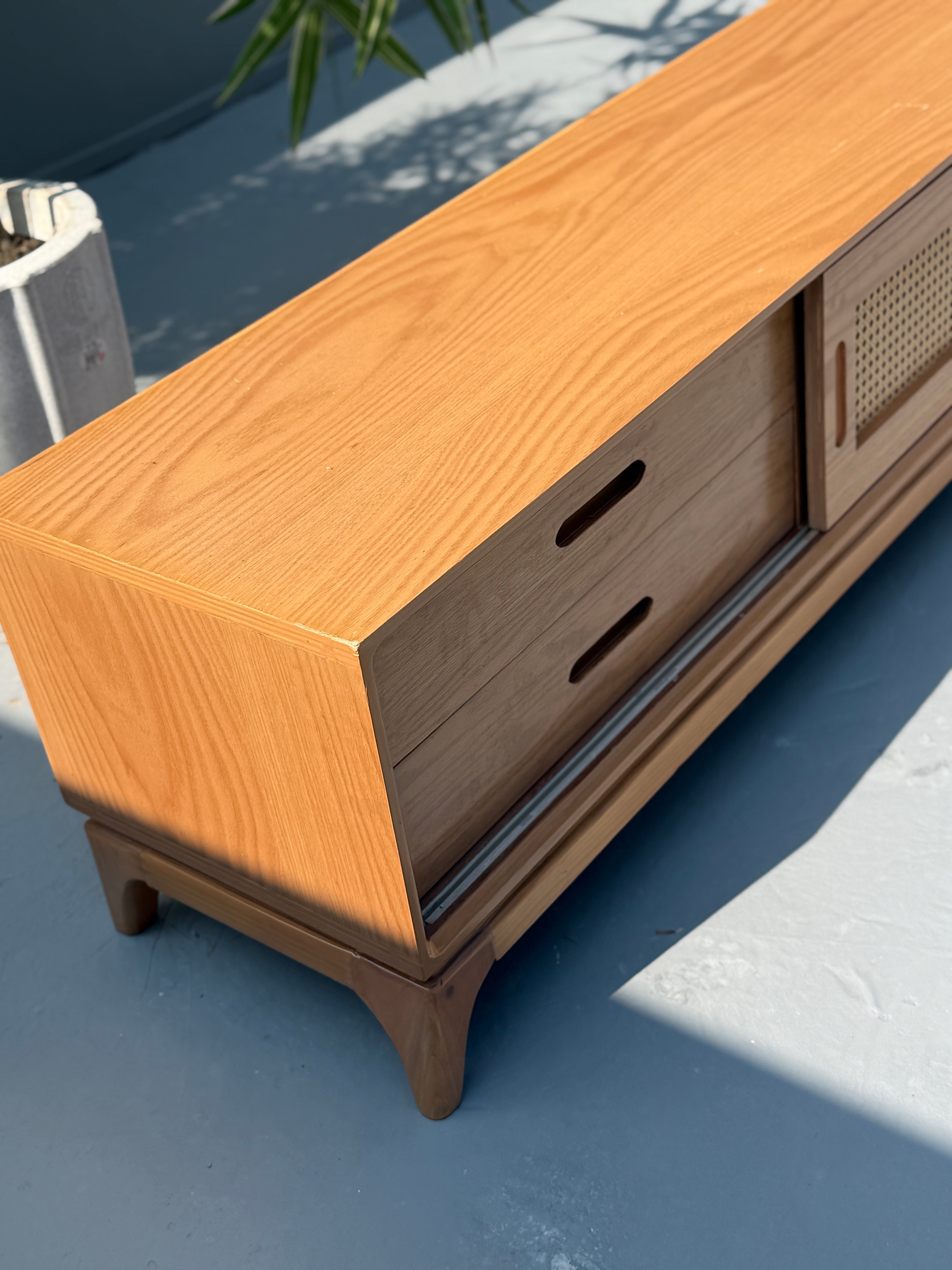 Arden Console Cabin
