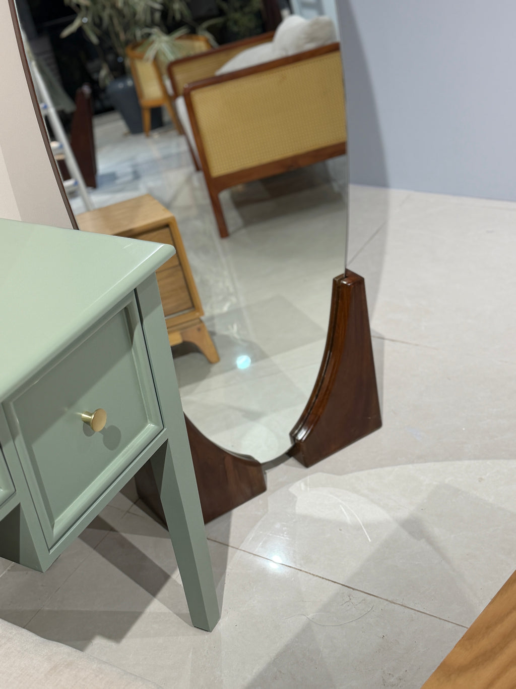The Tudor VOR Mirror (MIRO-0002)