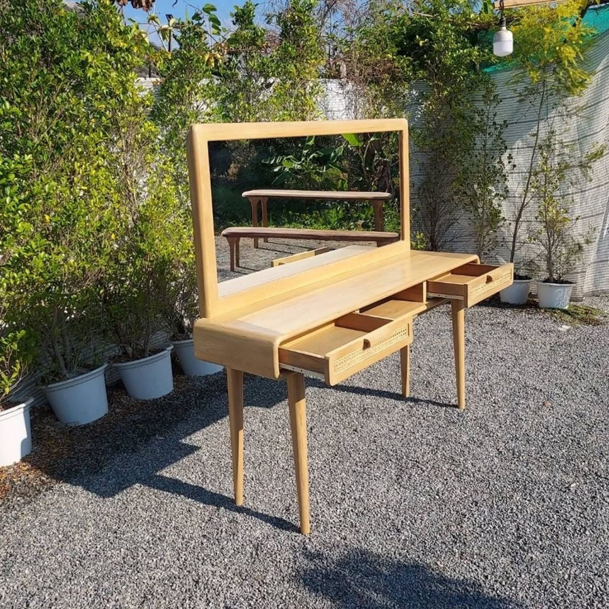 Linear Vanity Table