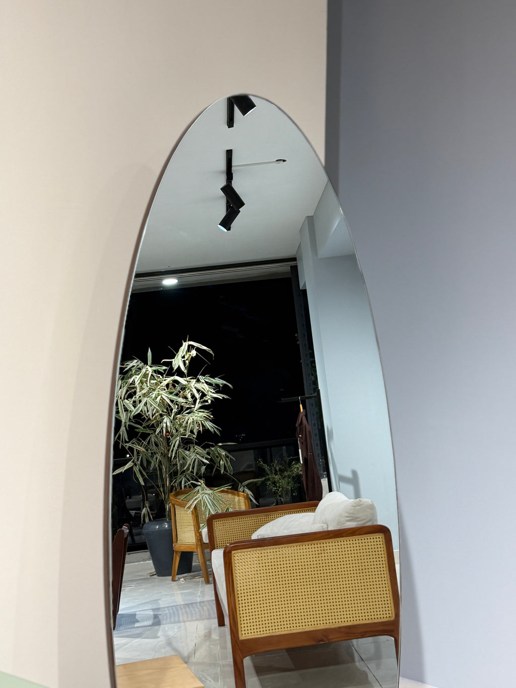 The Tudor VOR Mirror (MIRO-0002)